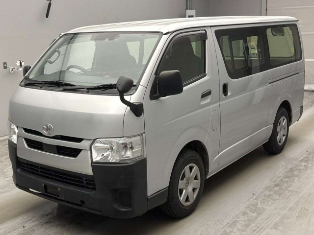TOYOTA HIACE — фото