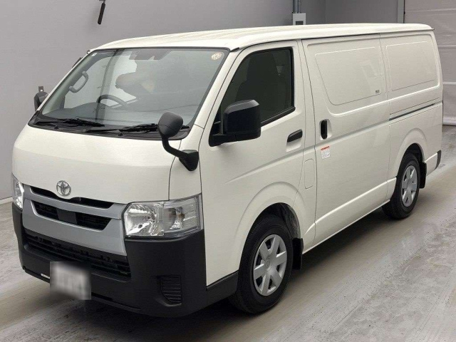 TOYOTA HIACE — фото