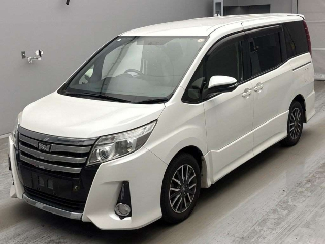 TOYOTA NOAH — фото
