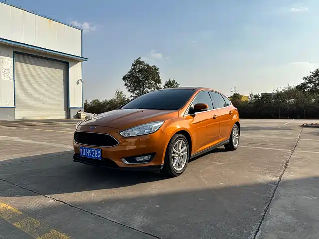 Ford Fox Focus 2015 Hatchback Ecoboost 180 Automatic Elite — фото