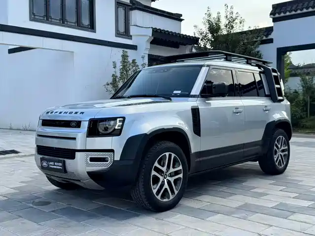 Land Rover Land Rover Defender Land Rover Defender 2020 110 P400 First Matte Silver Special Package Version