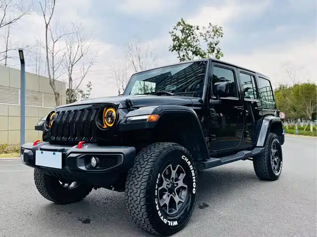 Jeep Wrangler Wrangler 2011 3.8l Sahara Four-Door Version — фото