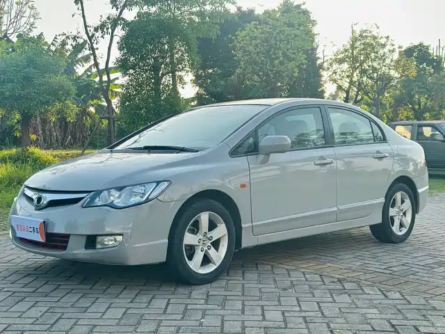Siming Siming Siming 2015 1.8l Automatic Luxury Version — фото