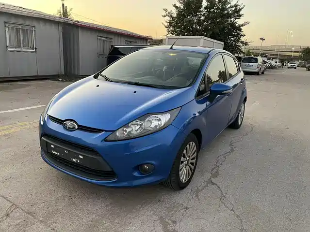 Ford Carnival Carnival 2013 Hatchback 1.5l Automatic Fashion Model — фото