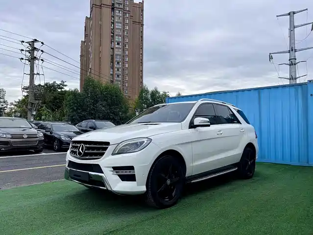 Mercedes-Benz Mercedes Benz M Class Mercedes-Benz M-Class 2012 Ml 300 — фото