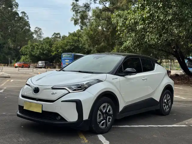 Toyota Toyota C-HR EV Toyota C-Hr Ev 2020 Premium Sunroof Edition — фото