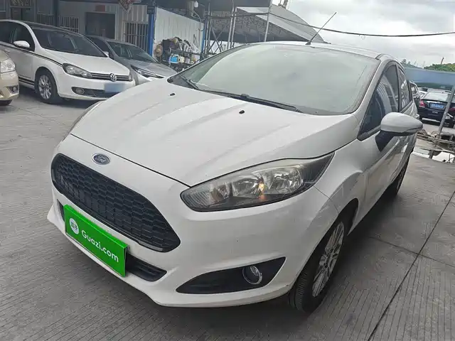 Ford Carnival Carnival 2013 Hatchback 1.5l Automatic Fashion Model — фото