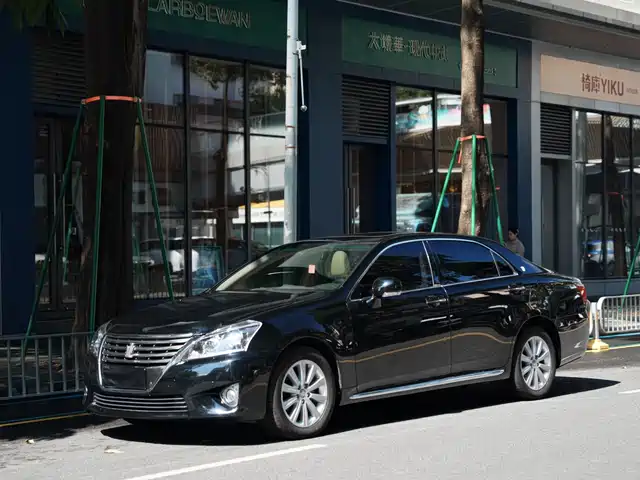 Toyota Crown Crown 2012 2.5l Royal — фото