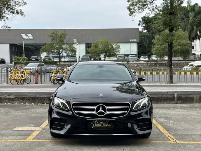 Mercedes-Benz Mercedes-Benz E-Class Mercedes-Benz E-Class 2019 Facelift E 300 L Sporty And Stylish — фото