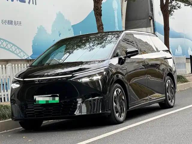 Xiaopeng Xpeng X9 Xpeng X9 2024 640 Four-Wheel Drive High Performance Max — фото