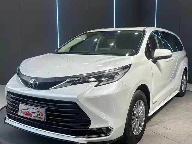 Toyota Sienna Sienna 2021 2.5l Hybrid Comfort Edition — фото