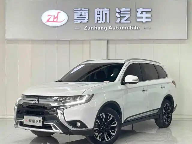 Mitsubishi Outlander Outlander 2020 2.4l Four-Wheel Drive Exclusive Version, 5 Seats — фото