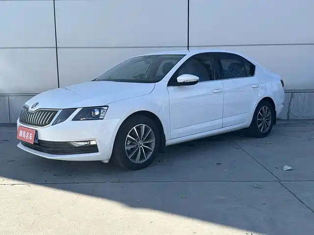 Skoda Octavia Octavia 2021 1.5l Automatic Comfort Version — фото