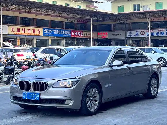 Bmw Bmw 7 Series Bmw 7 Series 2009 740li Luxury Model — фото