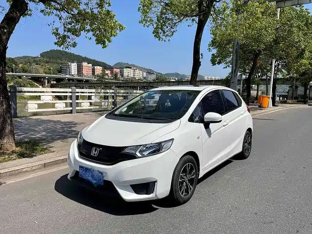 Honda Fit Fit 2016 1.5l Lxs Cvt Comfort Sunroof Edition — фото