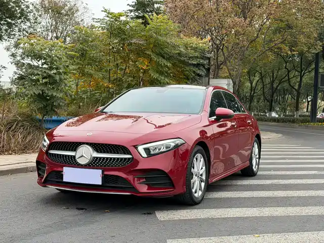 Mercedes-Benz Mercedes Benz A Class Mercedes-Benz A-Class 2021 A 200 L Sports Sedan Fashionable — фото