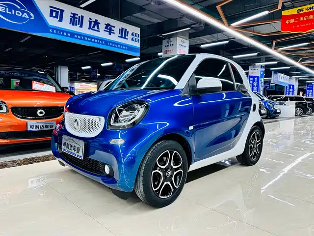 Smart Smart Fortwo Smart Fortwo 2017 1.0l 52kw New Sound Special Edition National V — фото