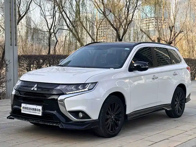 Mitsubishi Outlander Outlander 2021 2.4l Four-Wheel Drive Solar Version 5 Seats — фото