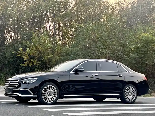 Mercedes-Benz Mercedes-Benz E-Class Mercedes-Benz E-Class 2021 E 300 L Fashion Model — фото