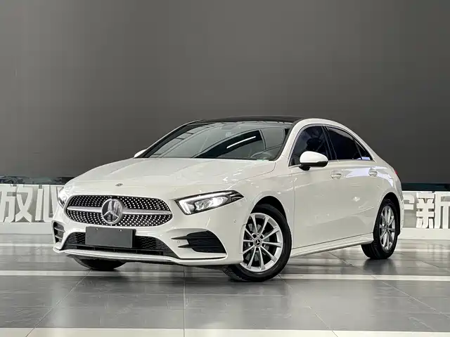 Mercedes-Benz Mercedes Benz A Class Mercedes-Benz A-Class 2023 A 200 L Fashion Model — фото