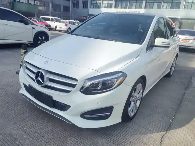 Mercedes-Benz Mercedes Benz B Class Mercedes-Benz B-Class 2015 B 200 Fashion Model