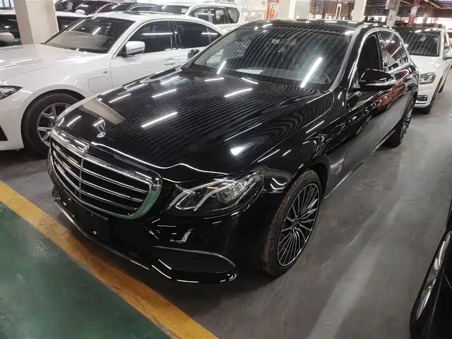 Mercedes-Benz Mercedes-Benz E-Class Mercedes-Benz E-Class 2016 E 300 L Fashion Model — фото