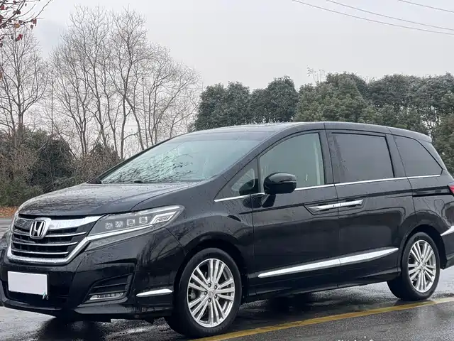 Honda Alison Alison 2016 2.4l Deluxe Edition — фото