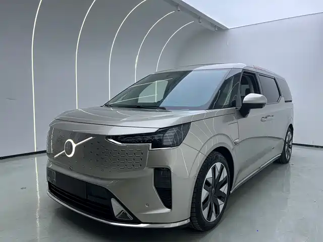 Volvo Volvo Em90 Volvo Em90/25/Ultra 6-Seater — фото