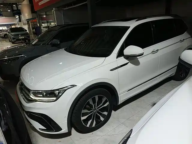 Volkswagen Tiguan L Tiguan L 2022 330tsi Automatic Two-Wheel Drive R-Line Version — фото