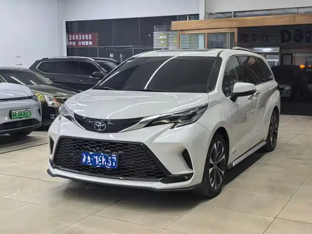 Toyota Gravia Grevia 2023 2.5l Hybrid Monarch Vip Edition — фото