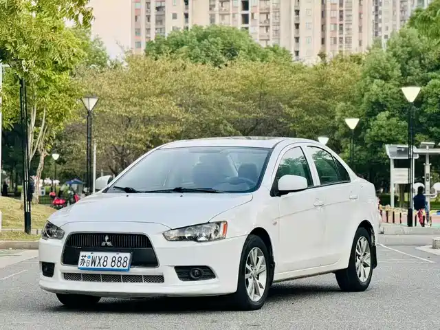 Mitsubishi Winged God Yishen 2013 Fashion Edition 1.8l Cvt Comfort Type — фото
