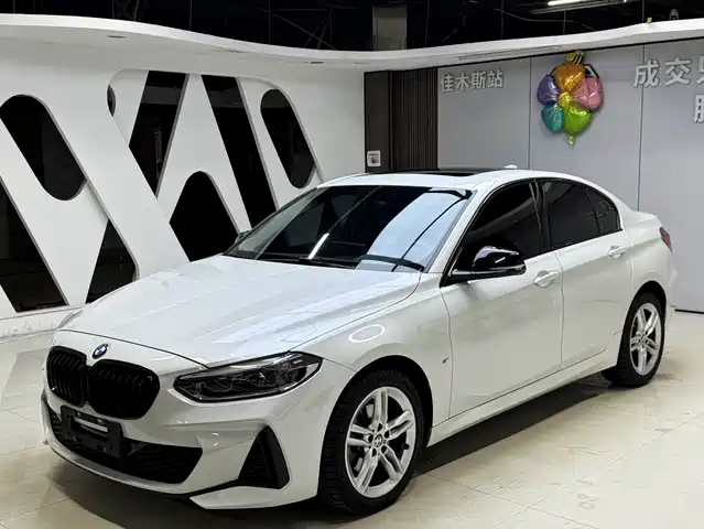 Bmw Bmw 1 Series Bmw 1 Series 2023 120i M Sports Night Edition — фото