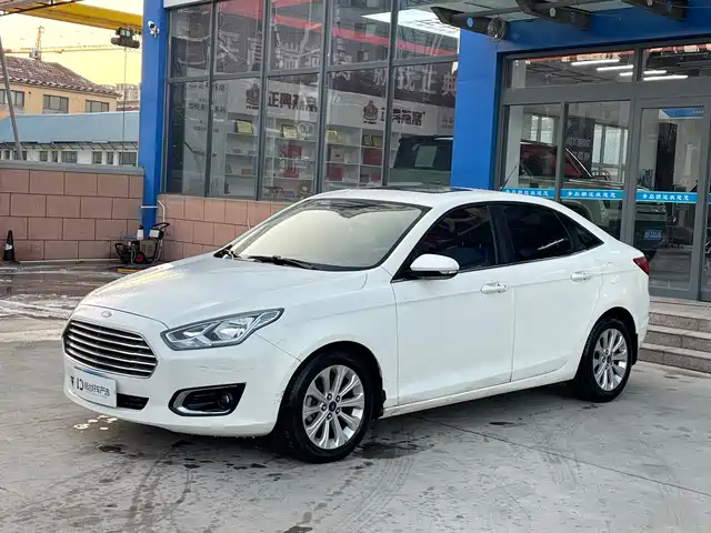 Ford Forrest Forex 2015 1.5l Automatic Fashion Model — фото