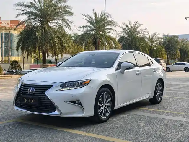 Lexus Lexus Es Lexus Es 2015 300h Premium Edition — фото