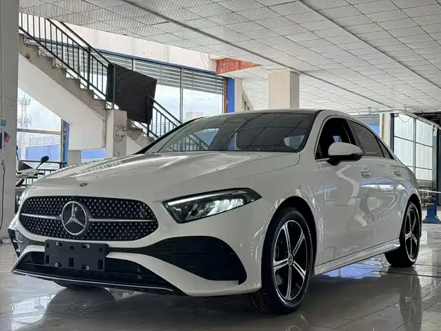 Mercedes-Benz Mercedes Benz A Class Mercedes-Benz A-Class 2024 A 200 L Dynamic — фото