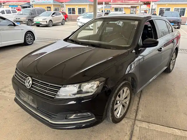 Volkswagen Lavida Lavida 2015 1.6l Automatic Comfort Version — фото