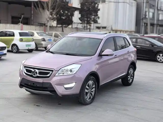 Baic Motor Saab X65 Saab X65 2015 2.0t Automatic Elite Model — фото