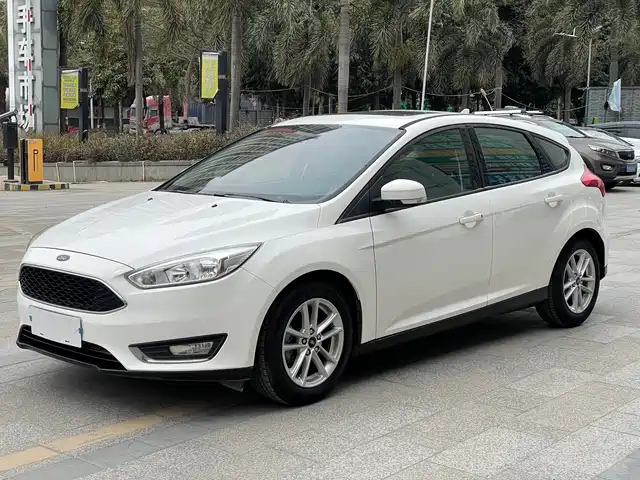 Ford Fox Focus 2017 Hatchback 1.6l Automatic Stylish Smart Mobility Version — фото