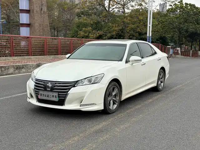 Toyota Crown Crown 2015 2.0t Fashion Edition — фото