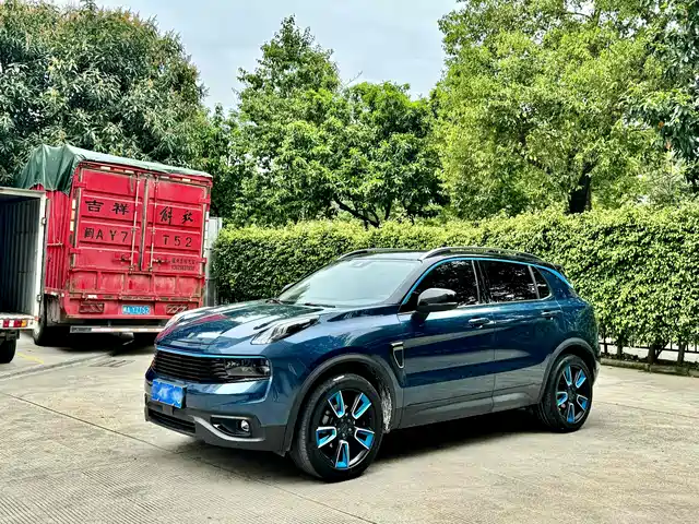 Lynk & Co Lynk & Co 01 Lynk & Co 01 2017 2.0t Two-Wheel Drive Pro Version — фото