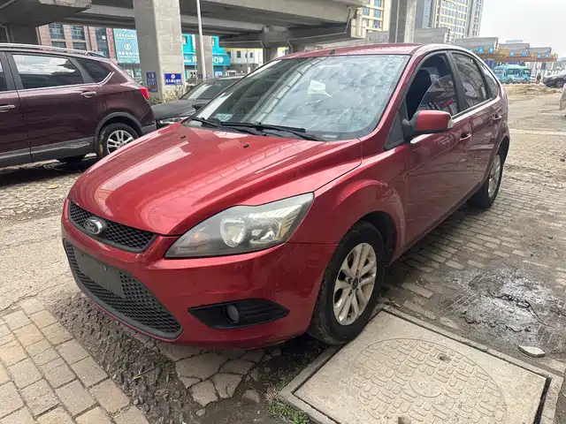 Ford Fox Focus 2013 Hatchback Classic 1.8l Automatic Basic Model — фото