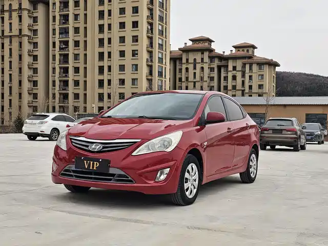 Hyundai Reina Reina 2013 Sedan 1.4l Automatic Standard Gl — фото