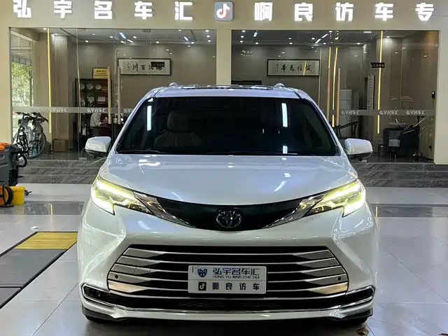 Toyota Sienna Sienna 2023 2.5l Hybrid Comfort Edition — фото