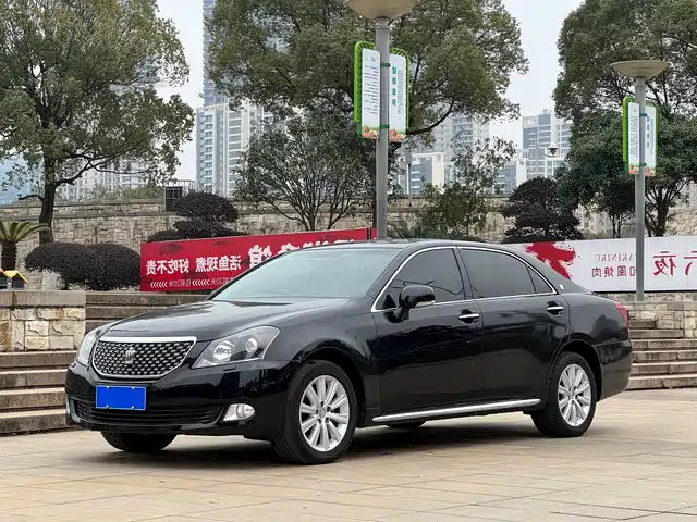 Toyota Crown Crown 2011 2.5l Royal Leather Sunroof Special Edition — фото