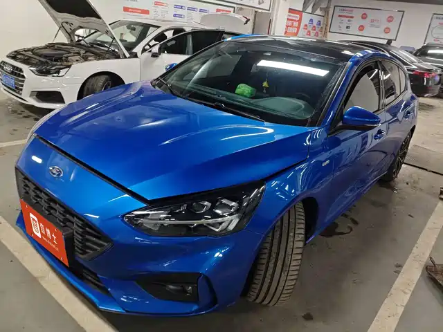 Ford Fox Focus 2021 Hatchback Ecoboost 180 Automatic St Line — фото
