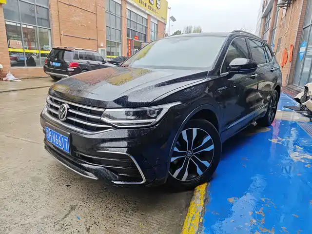 Volkswagen Tiguan L Tiguan L 2023 330tsi Automatic Two-Wheel Drive Smart Version — фото