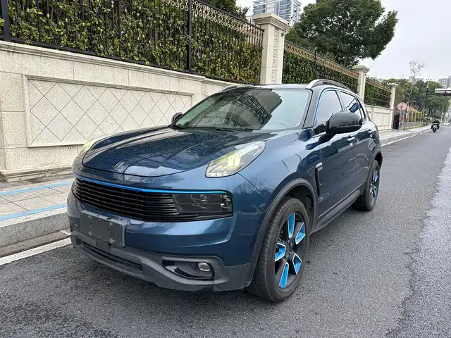 Lynk & Co Lynk & Co 01 Lynk & Co 01 2017 2.0t Two-Wheel Drive Pro Version — фото
