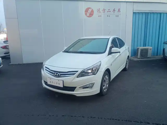 Hyundai Reina Rena 2014 1.4l Manual Fashion Gs