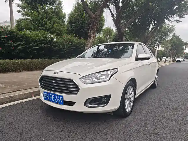 Ford Forrest Forex 2015 1.5l Automatic Fashion Model — фото