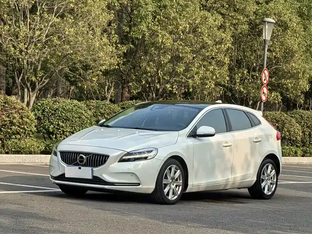 Volvo Volvo V40 Volvo V40 2017 T4 Zhiya Edition — фото
